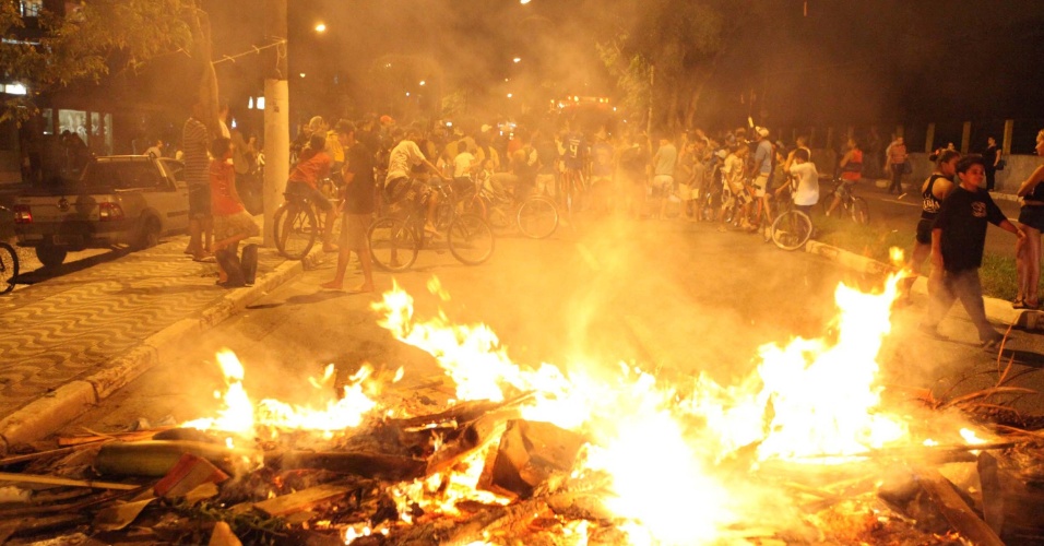 Imagens do dia - 24 de abril de 2012 - BOL Fotos