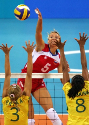 Com a cabeça na Rússia, Seleção feminina de vôlei vence o Quênia pelos Jogos  Olímpicos de Tóquio - Lance!
