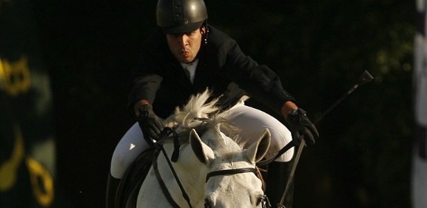 Cavalo sofre lesão durante prova dos Jogos Olímpicos e é