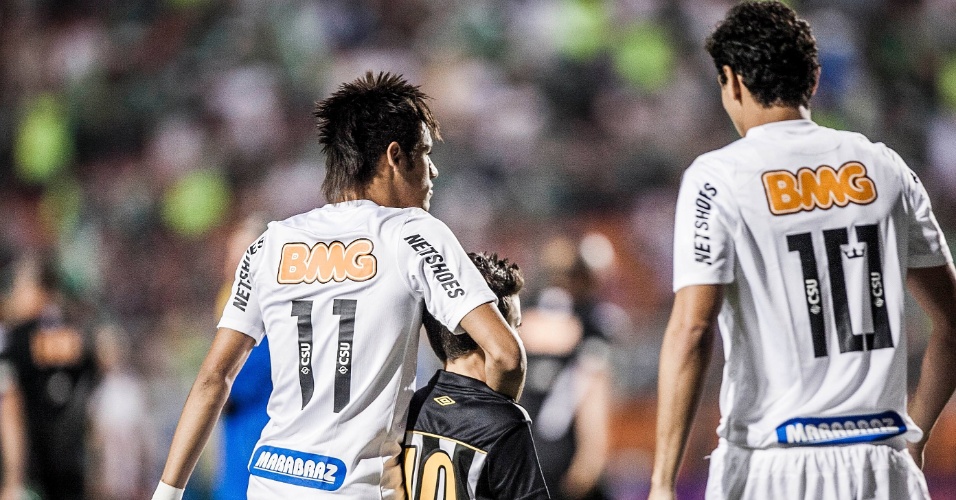 Neymar acompanha empate do Santos na Vila Belmiro