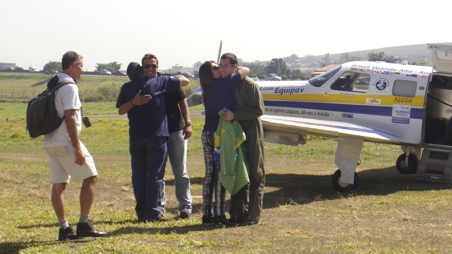 Piloto paulista quebra recorde e é o mais jovem a dar a volta ao mundo ...