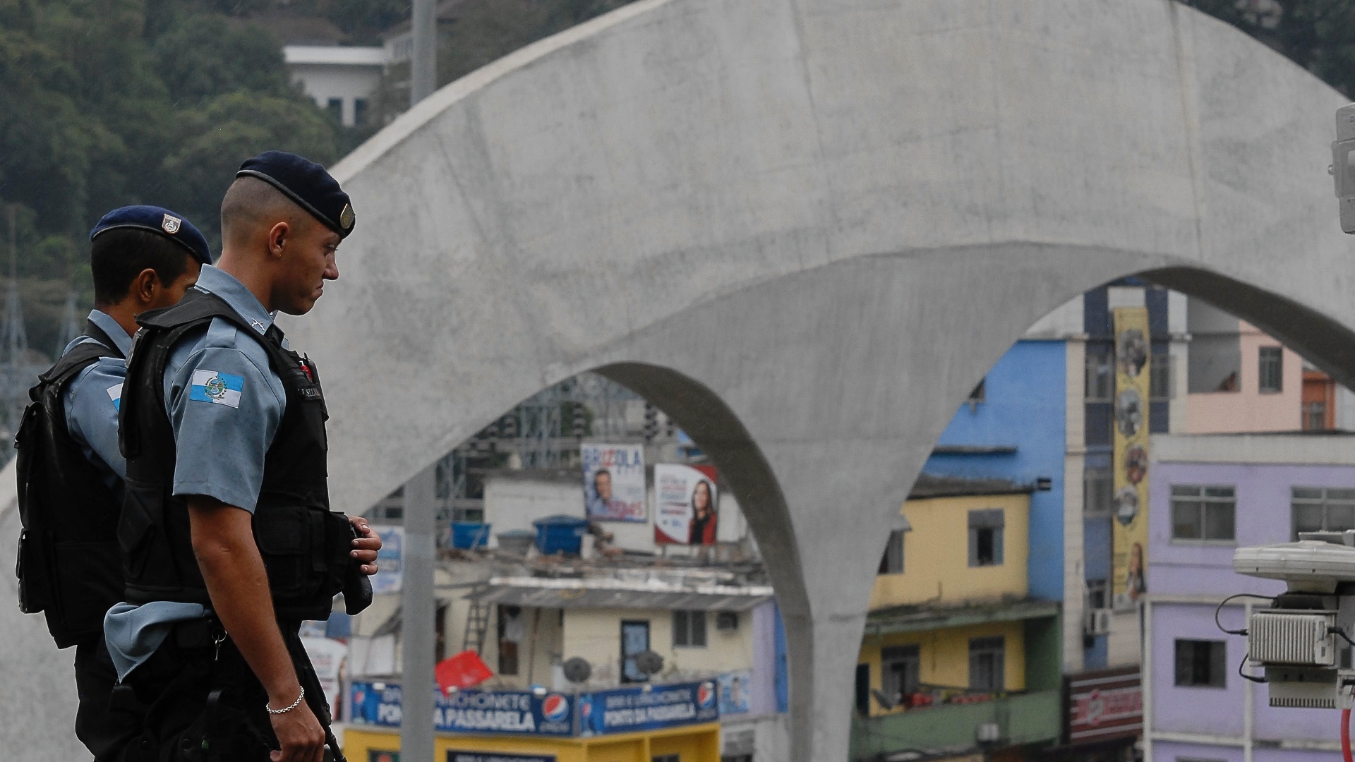 Polícia Militar ocupa favelas mais perigosas do Rio de Janeiro 14 10