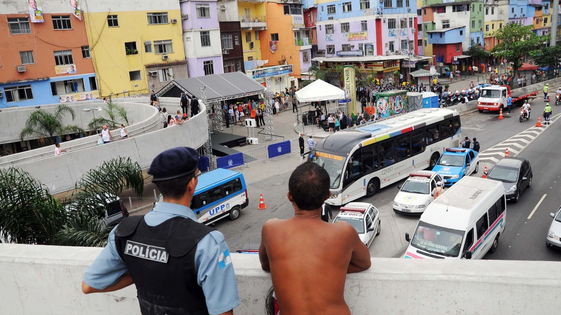 Pol Cia Militar Ocupa Favelas Mais Perigosas Do Rio De Janeiro