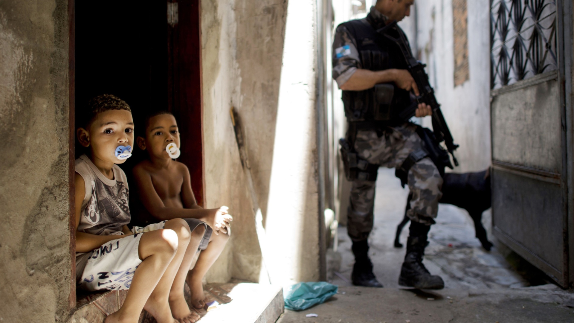 Fotos Megaopera O Ocupa Favelas De Manguinhos E Jacarezinho No Rio Uol Not Cias