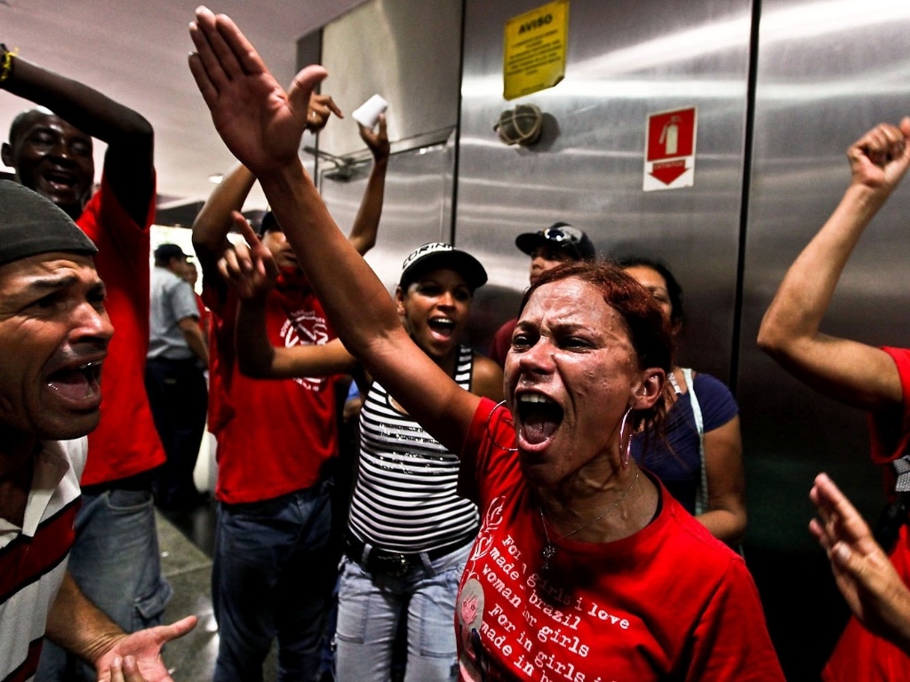 Fotos Movimento Dos Trabalhadores Sem Teto Invade Pr Dio Do Estado No