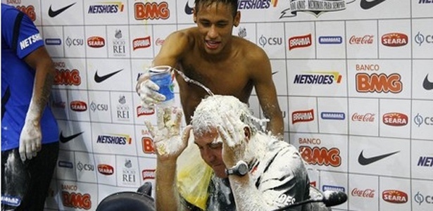 neymar-da-ovada-em-muricy-ramalho-no-dia