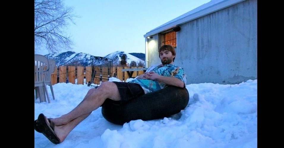 Em brincadeira da web, internautas usam trajes de banho no inverno; veja fotos Fotos Tecnologia