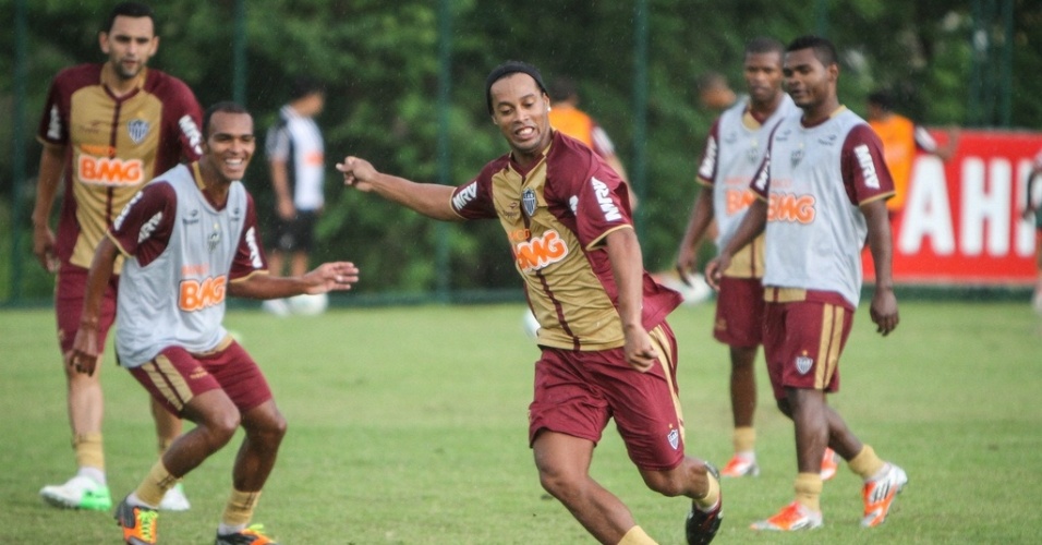 solteiro 1 linha desenhando futebol jogador chutes futebol bola