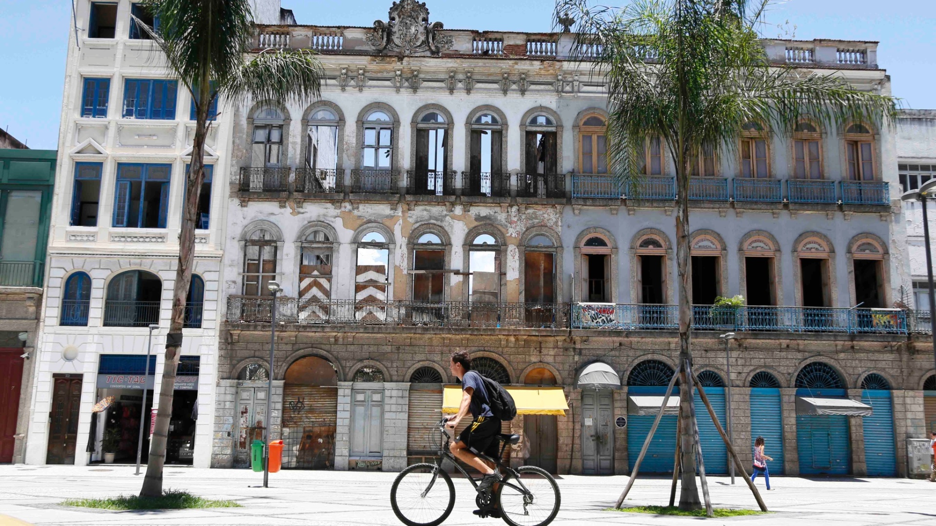 Fotos Veja fotos de prédios em péssimo estado de conservação no centro