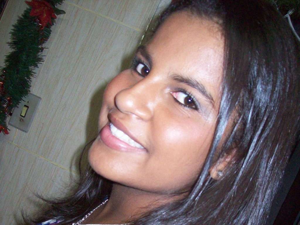 Ela está só dormindo diz pai de jovem morta em incêndio na boate Kiss 28 01 2013 UOL Notícias