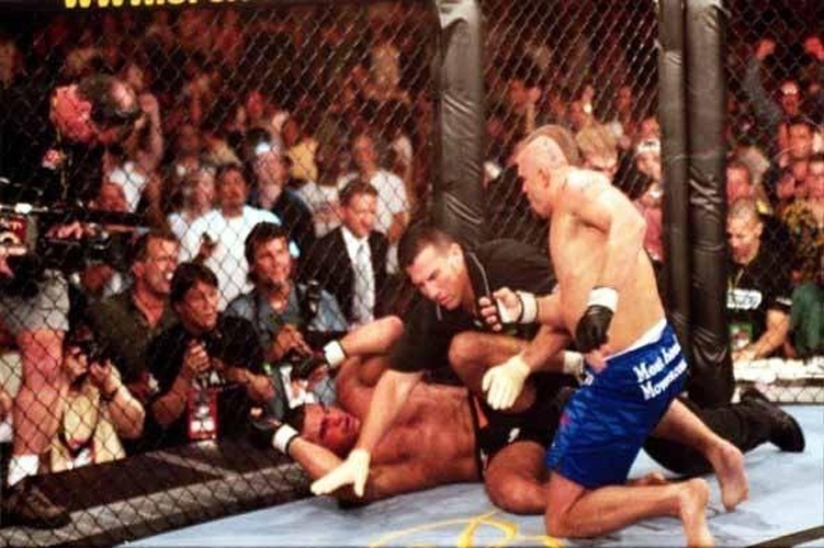 Fotos Nocautes no MMA 25/02/2013 UOL Esporte