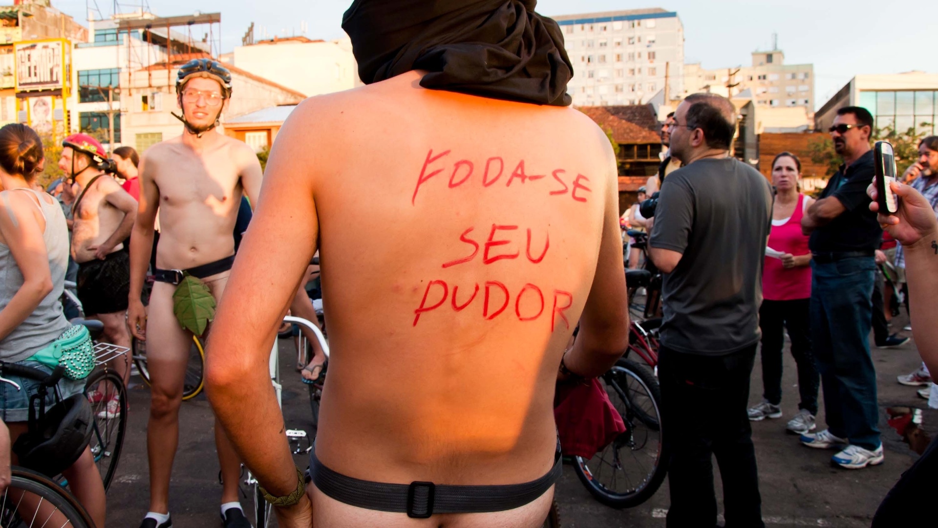 Fotos Ciclistas Pedalam Nus Em Protesto Para Pedir Respeito No