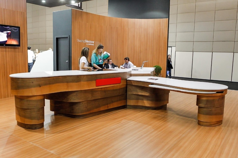 Revestimentos com volumetria e ralo camaleão são destaques nas fe # Bancada Cozinha Modular Revestimentos com volumetria e ralo camaleão são destaques nas fe # Bancada Cozinha Modular