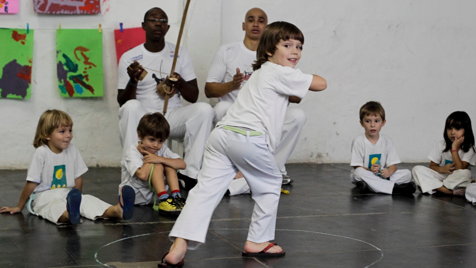 Fotos Capoeira Pode Ser Praticada Por Crian As A Partir De Um Ano