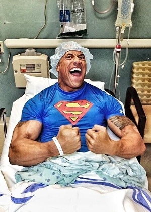 Medicina Tradicional Chinesa - Brasil - Dwayne Johnson, mais conhecido como The  Rock, ator americano, ex-lutador profissional, postou agora no seu  instagram @therock que está fazendo acupuntura. Esse corpinho tem 4  cirurgias