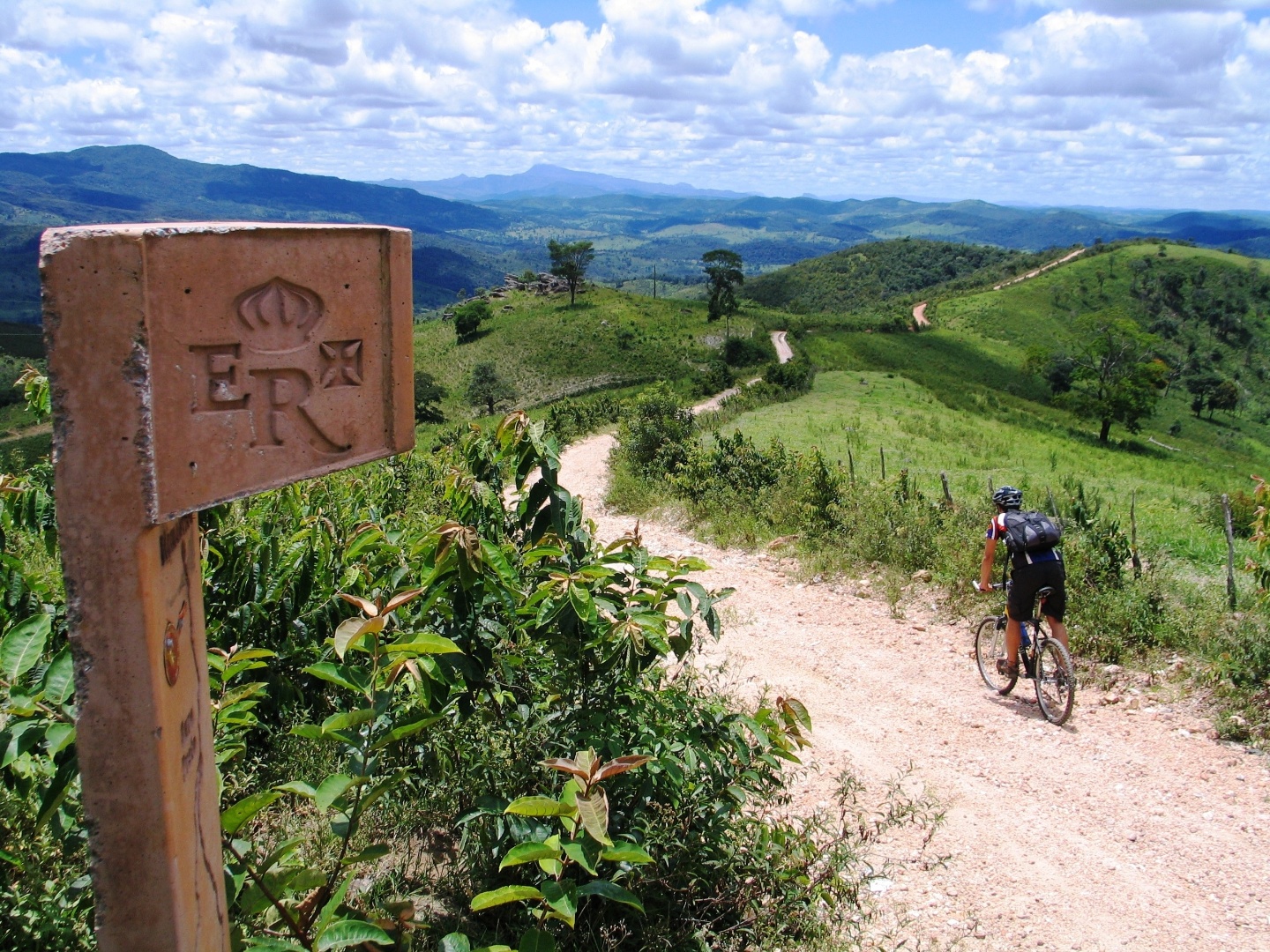 Resultado de imagem para Minas Gerais – O Caminho da Luz passeio de bike