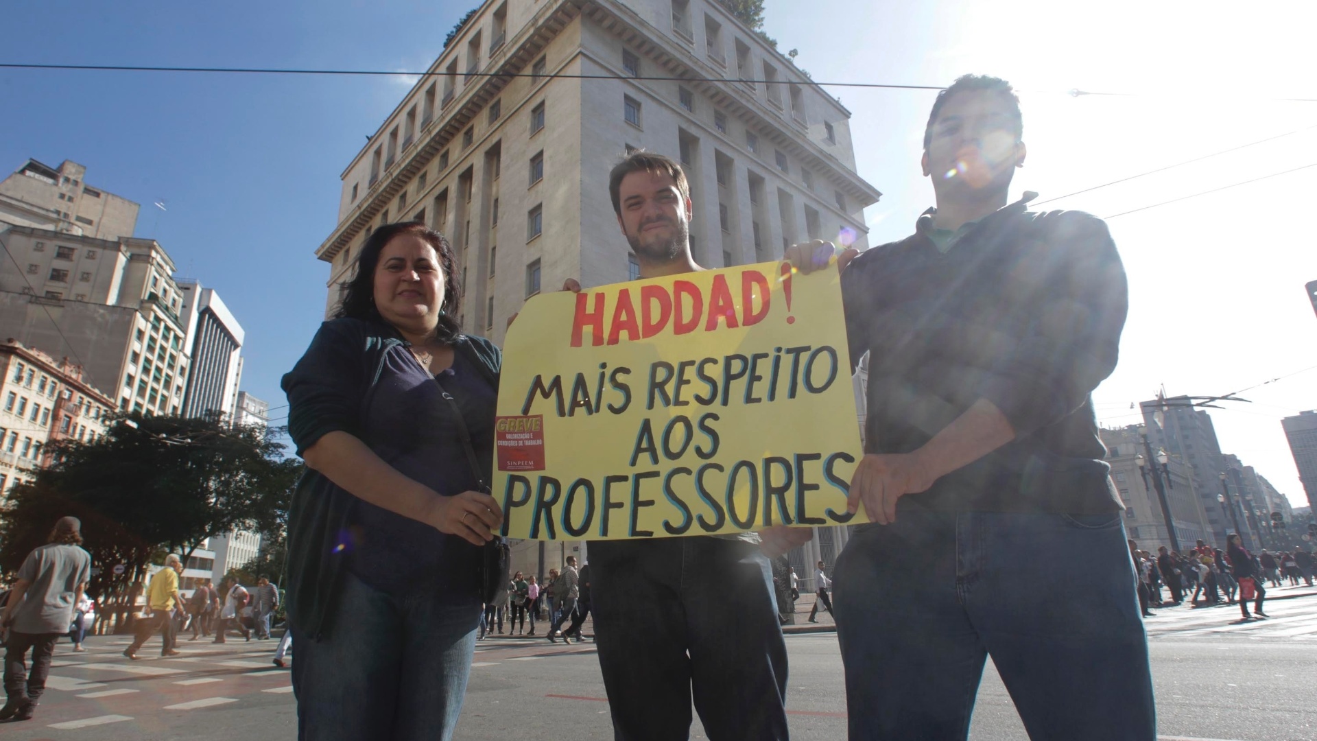 Fotos Professores da rede municipal de SP protestam em frente ao prédio da prefeitura