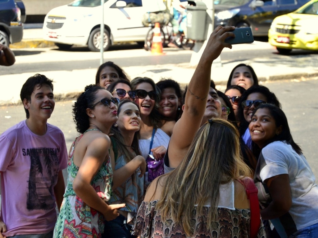 Ex BBB Ana Paula causa em aeroporto no Rio de Janeiro Notícias BOL