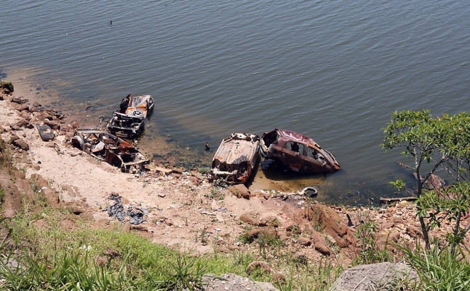 Carros Submersos Aparecem A Seca Na Represa Guarapiranga Em Sp