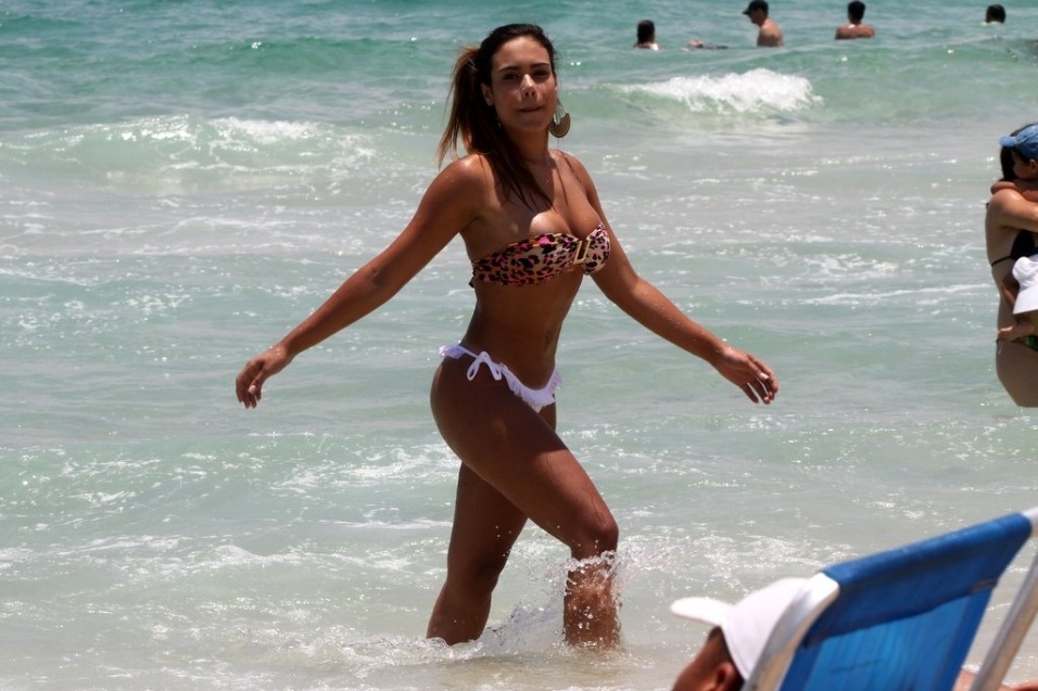 Ex Affair De Neymar Patricia Jordane Curte Praia No Rio Not Cias Bol