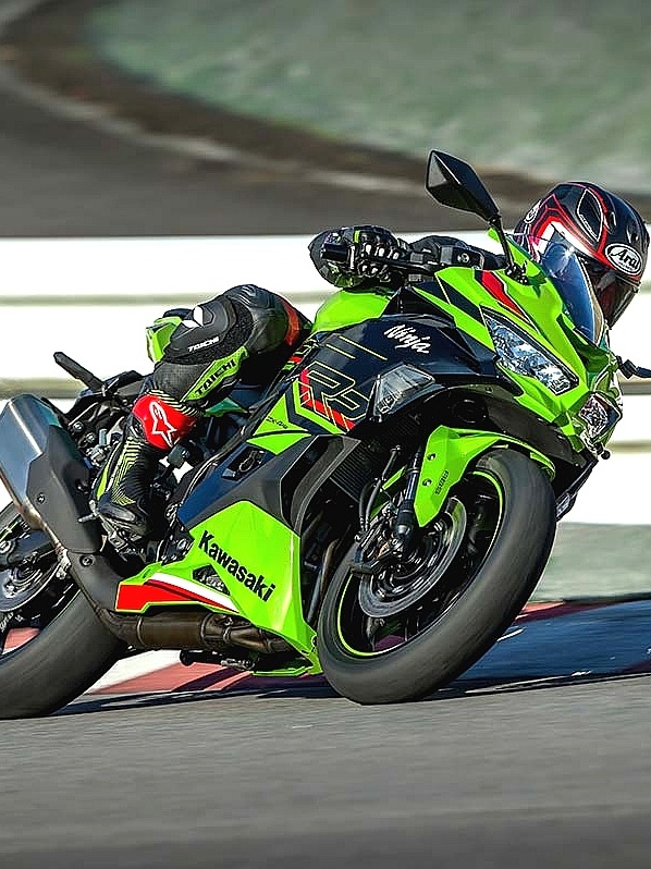 Ninja ZX-4R: moto esportiva de 400 cc e quatro cilindros vale R