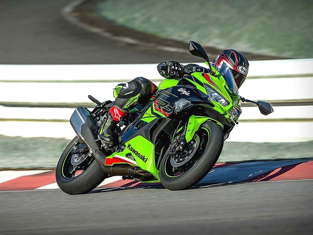 Ninja ZX-4R: moto esportiva de 400 cc e quatro cilindros vale R