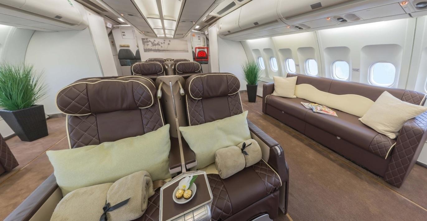 Seleção Sofás, plantas e 100 VIP conheça o avião de luxo que levou a