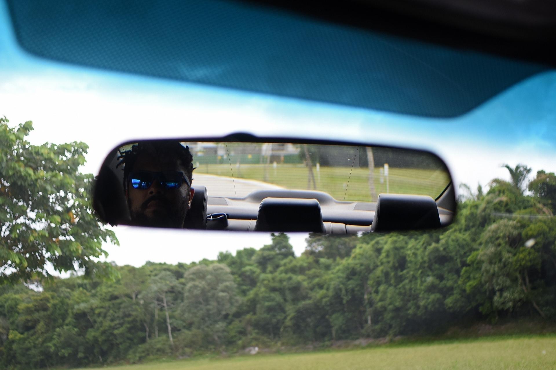 Aprenda a ajustar os retrovisores do