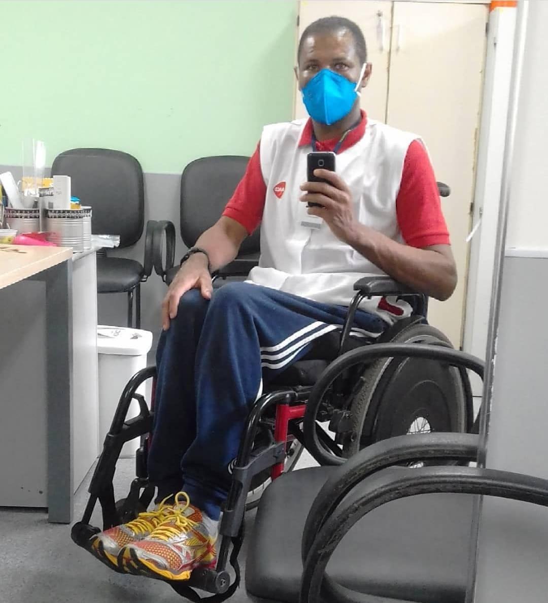 Paraplégico após tiro, ele foi atendido por cadeirante na AACD: Me motivou  - 24/07/2022 - UOL VivaBem