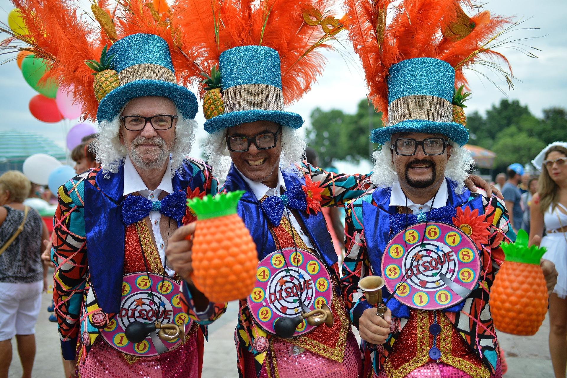 O Carnaval Nordestino Atrai Foliões Do País Inteiro