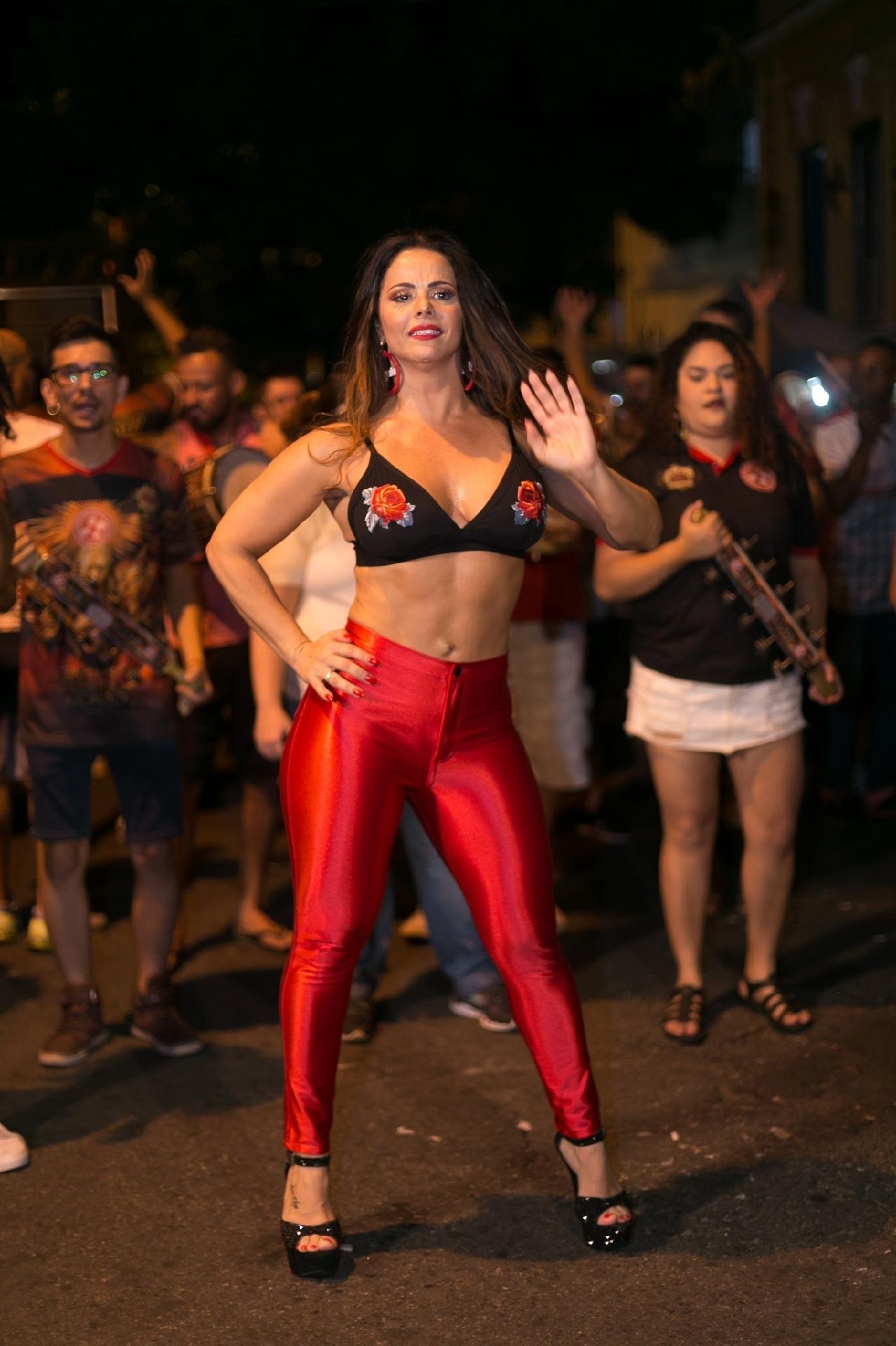 Fotos Veja fotos de Viviane Araújo em ensaio do Salgueiro UOL Carnaval