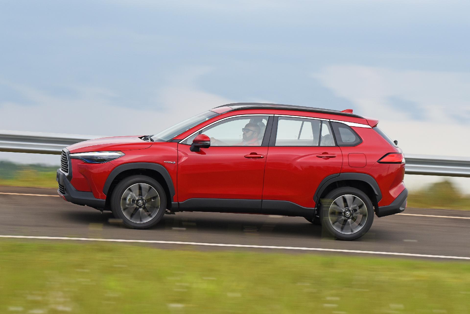 Jeep Compass x Toyota Corolla Cross qual o melhor SUV médio?