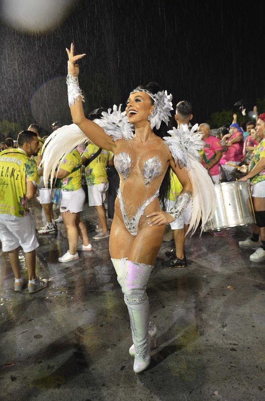 Fotos Renata Spallicci Rainha De Bateria Da Barroca Usa Fantasia