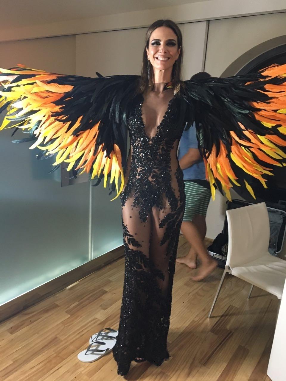 Sofrência e sushi: como Luciana Gimenez se preparou para arrasar em baile -  02/02/2018 - UOL Carnaval