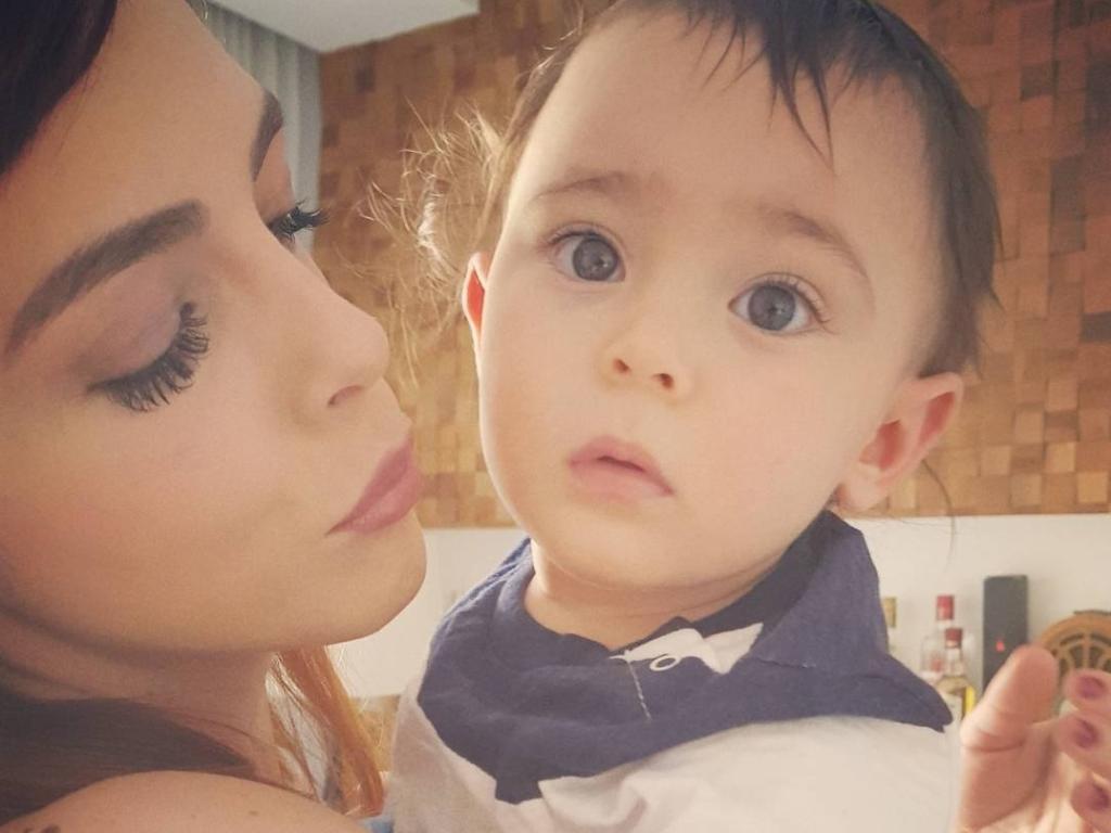 Tia coruja Titi se derrete pelo sobrinho filho da irm£ Tainá Tia coruja Titi se derrete pelo sobrinho filho da irm£ Tainá Müller 05 09 2017 UOL TV e Famosos