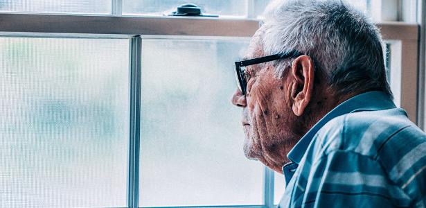 http://conteudo.imguol.com.br/c/entretenimento/11/2017/11/29/solidao-velhice-alzheimer-demencia-idoso-1511968785648_v2_615x300.jpg