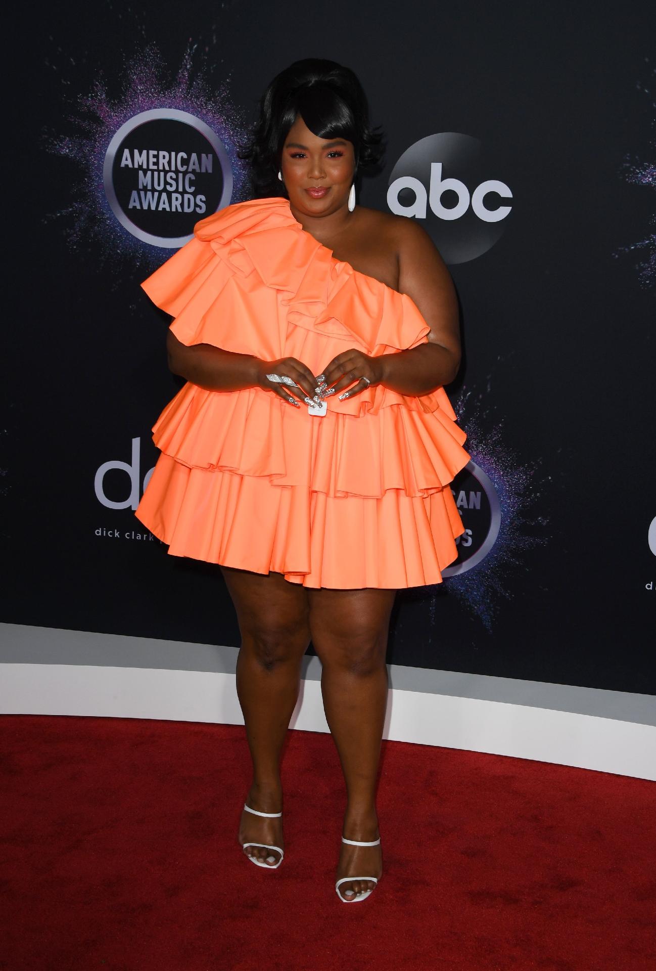 LIZZO! A HISTÓRIA DA CANTORA QUE LIDERA AS INDICAÇÕES AO GRAMMY 2020! 