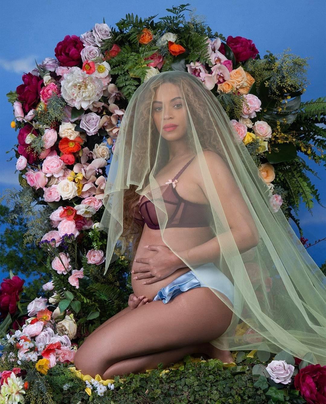 Beyoncé anuncia gravidez de gêmeos: 