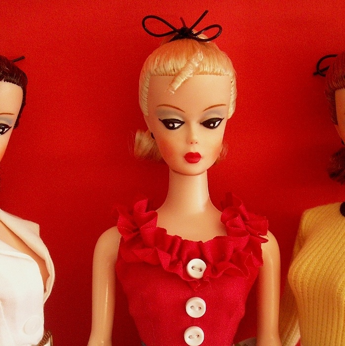 Boneca Barbie gravida vestido vermelho