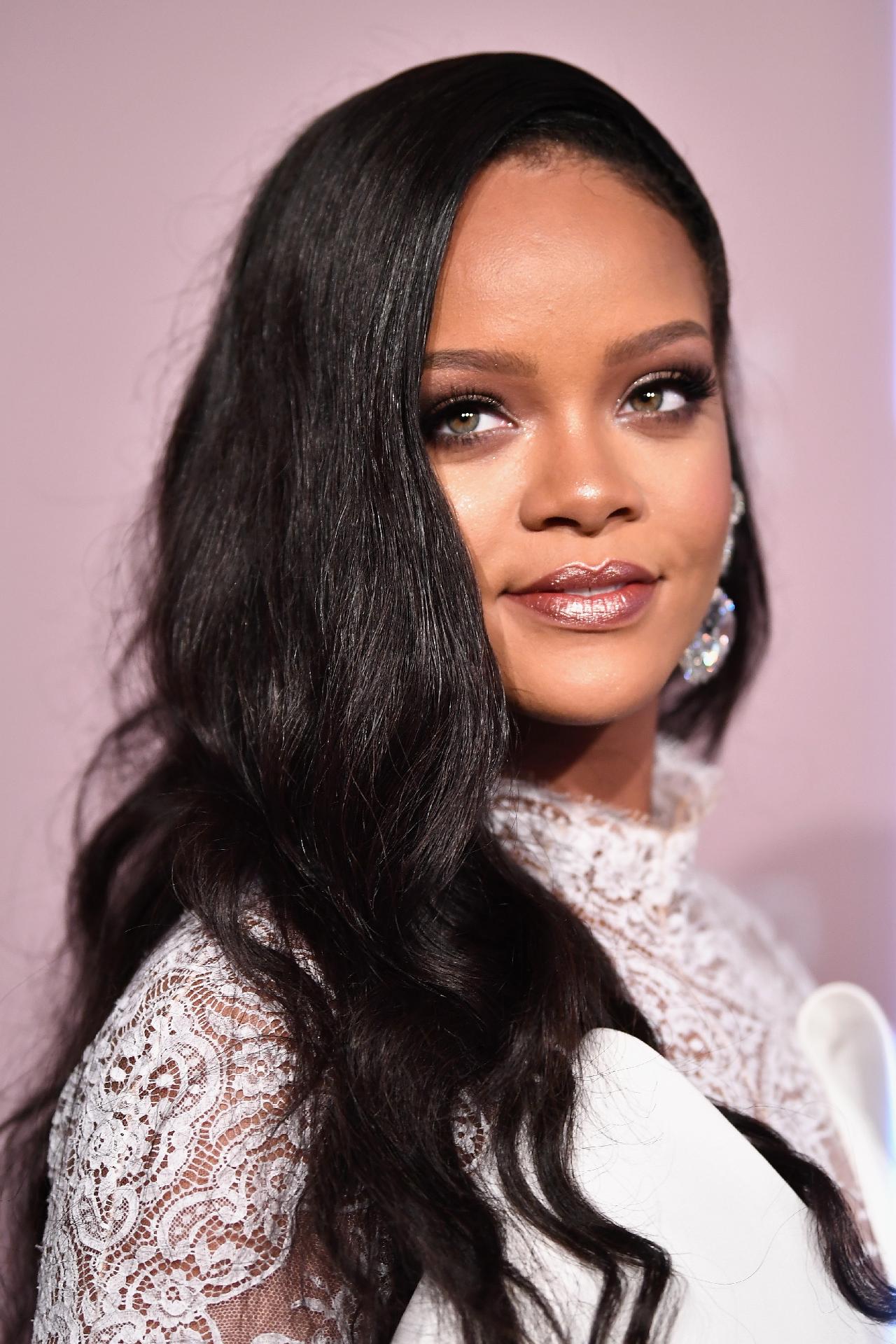 Rihanna confirma novo álbum para 2019 ao responder fã no Instagram -  22/12/2018 - UOL Entretenimento