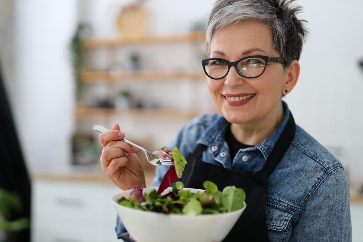 76% dos brasileiros que reduzem consumo de carne são mulheres de alta renda