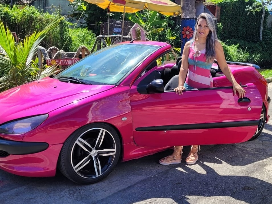 Carro da Barbie com Teto Solar que se Transforma em Conversível