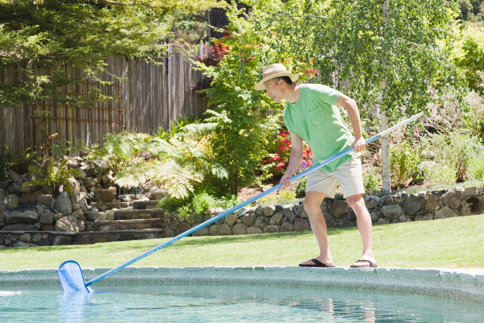 Ver£o está no fim mas manuten§£o de piscina precisa continuar veja dicas 17 03 2014 UOL Estilo de vida