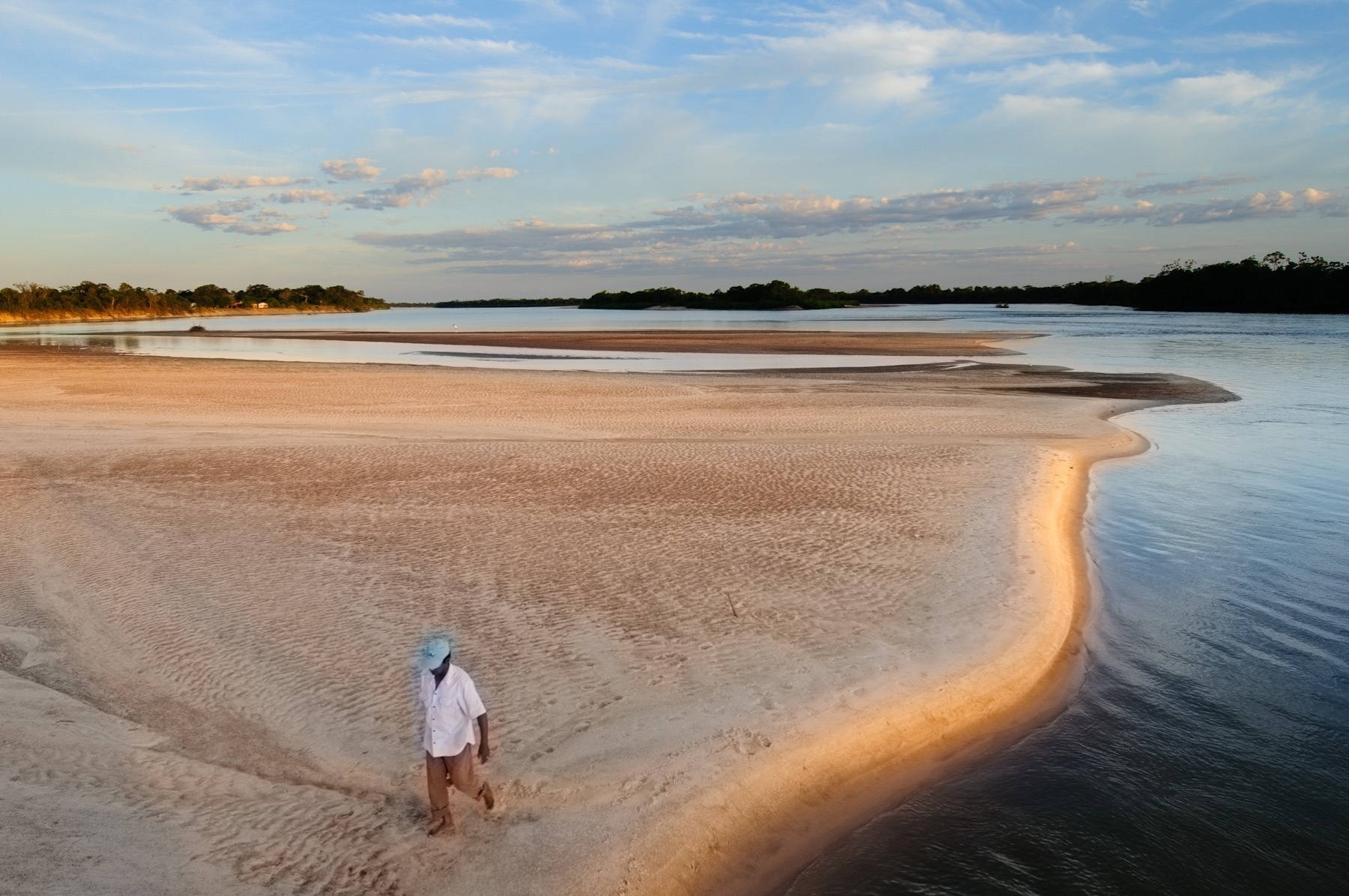 Fotos Rio Araguaia é destino para quem quer praia ou pesca esportiva 10/09/2014 UOL Nossa Fotos Rio Araguaia é destino para quem quer praia ou pesca esportiva 10/09/2014 UOL Nossa