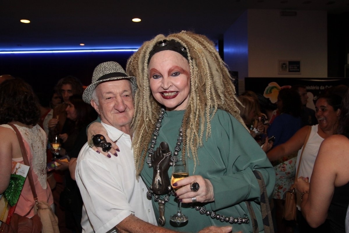 Morre Elke Maravilha aos 71 anos no Rio de Janeiro 16/08/2016 UOL TV e Famosos