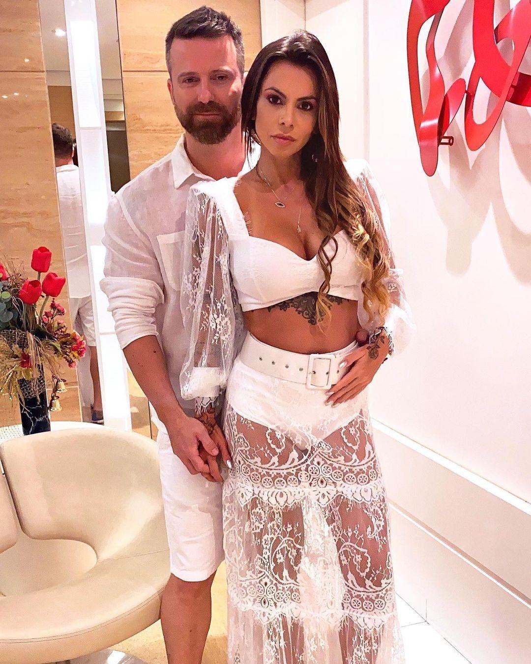 Marlon posa com Maria Clara e festeja R veillon com a nova