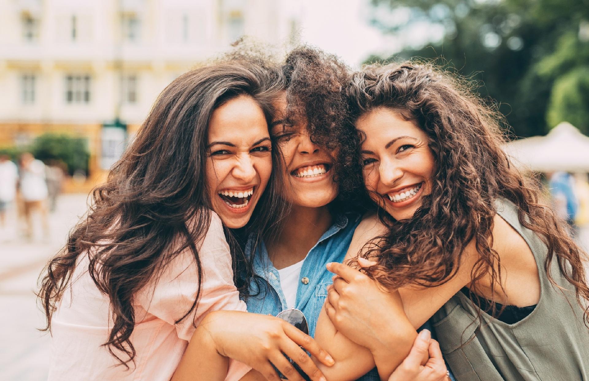 Procura-se Um Amigo - Amigas Para Sempre