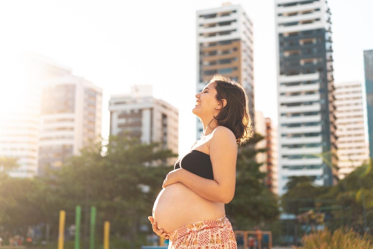 É gostoso e faz bem: 7 benefícios que rir traz para a saúde na gravidez