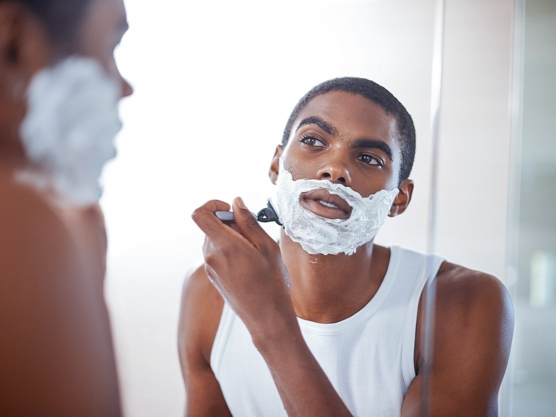 9 erros que (quase) todo homem comete ao fazer a barba
