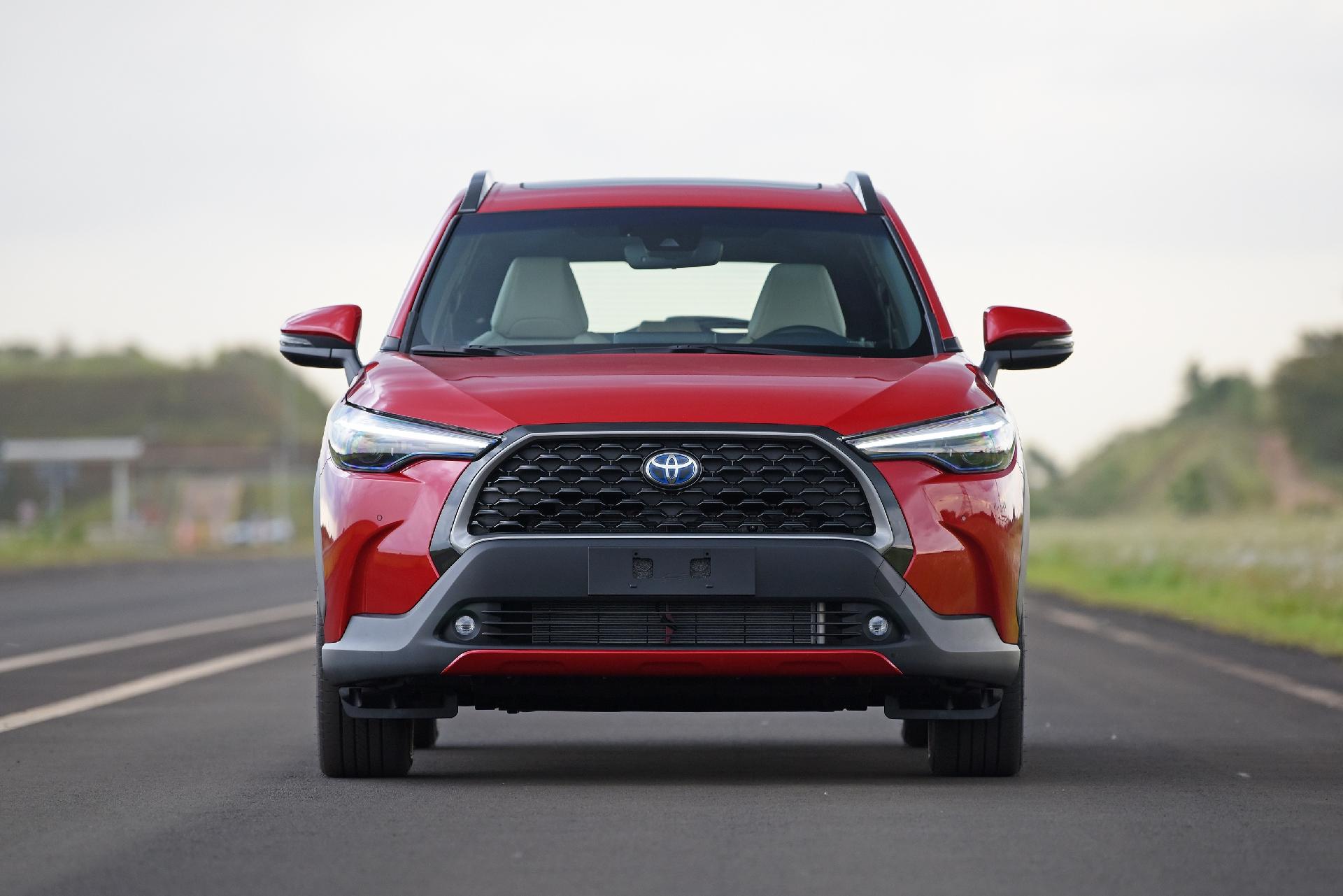 Jeep Compass x Toyota Corolla Cross qual o melhor SUV médio?